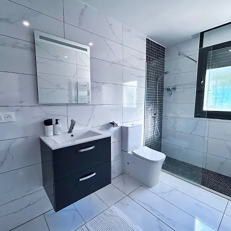 Pluto, Modern With Pool And Garden Villa