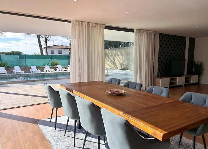 Pluto, Modern With Pool And Garden Vidreres
