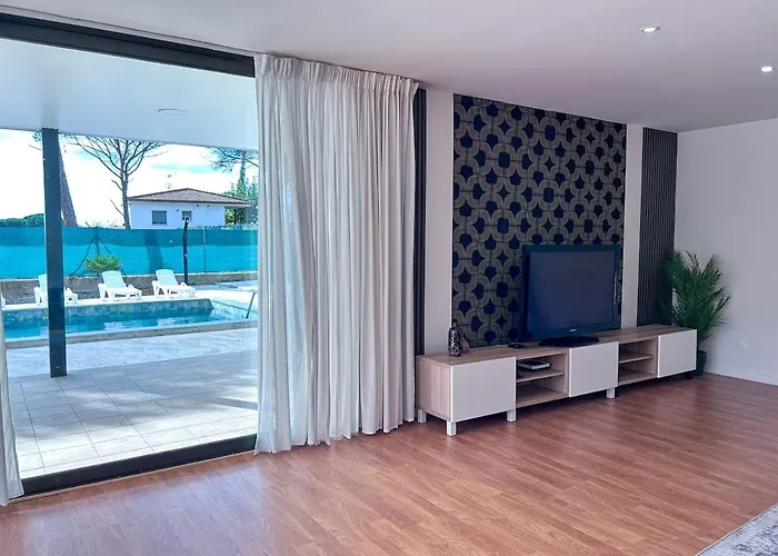 Villa Pluto, Modern With Pool And Garden *