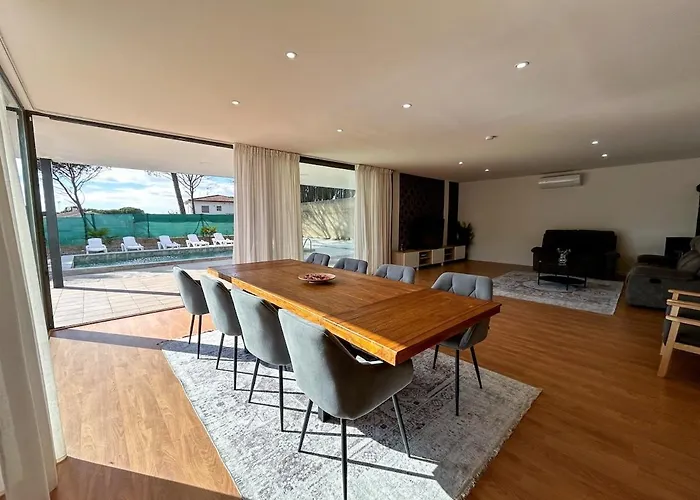 Pluto, Modern With Pool And Garden Villa Vidreres