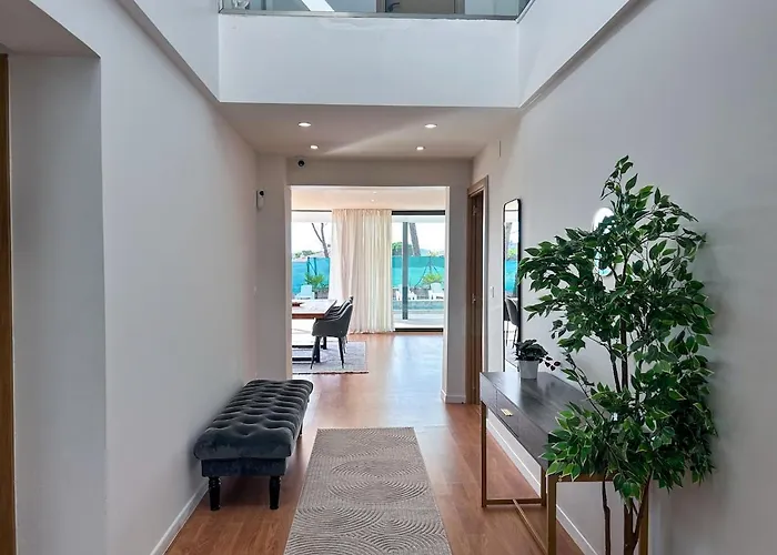 Pluto, Modern With Pool And Garden Villa Vidreres